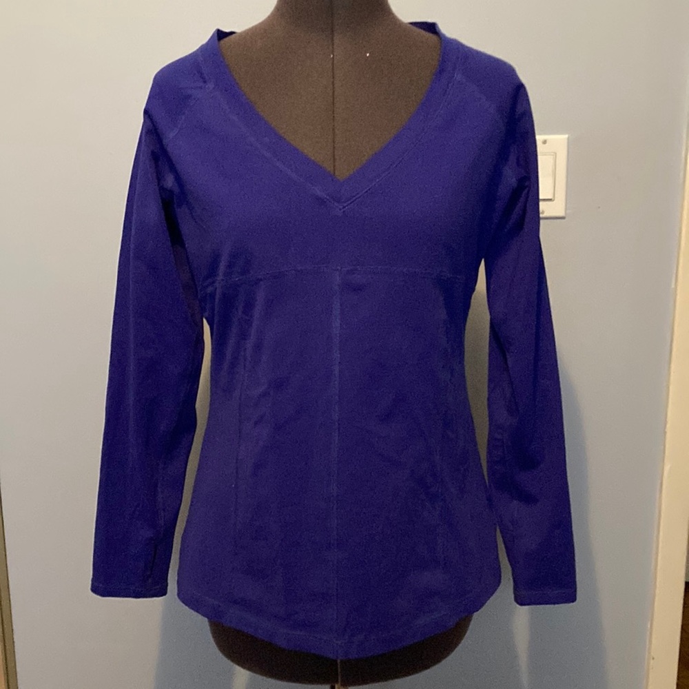CALVIN KLEIN long sleeve v-neck performance shirt. Thumbholes and size Large